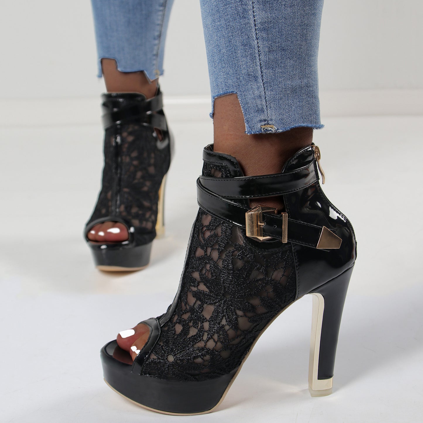 Lace-Trimmed Buckle Fish-mouth Chunky Heel Sandals Womens